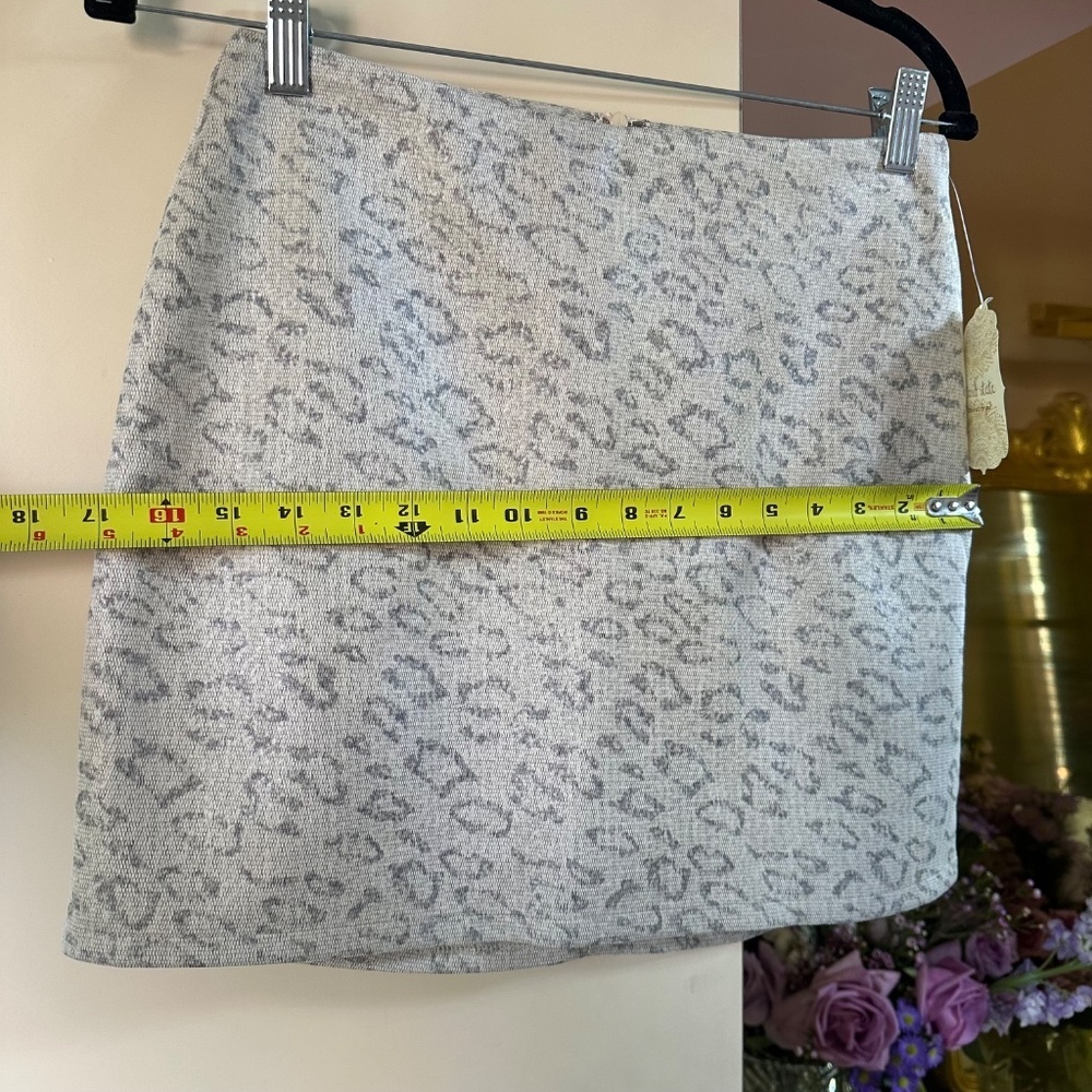 NWT Altar’d State Gray Leopard A Line Skirt - Picture 6 of 6